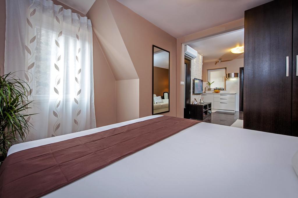 Apartments Casa Dekic ロヴィニ エクステリア 写真