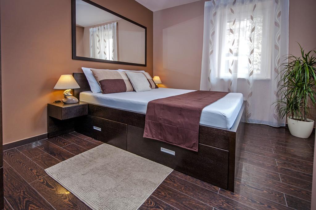 Apartments Casa Dekic ロヴィニ エクステリア 写真