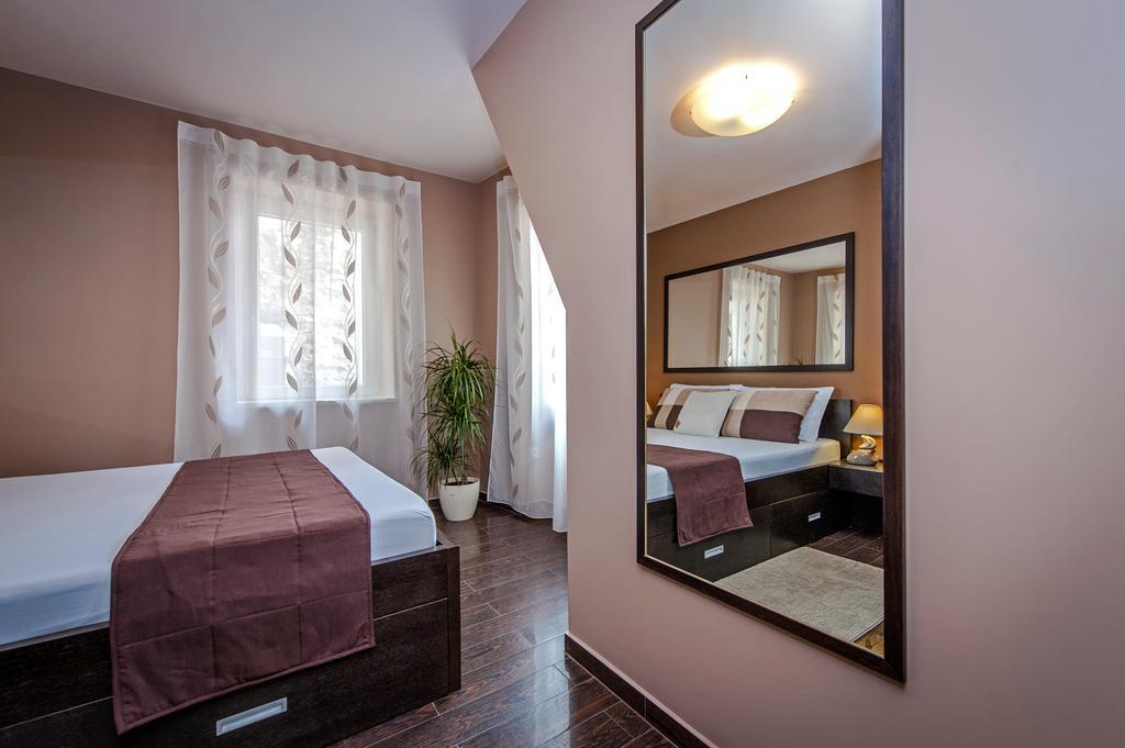 Apartments Casa Dekic ロヴィニ エクステリア 写真