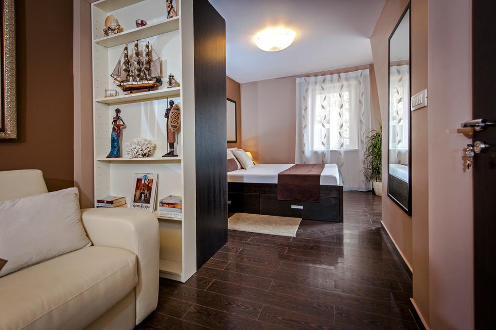 Apartments Casa Dekic ロヴィニ エクステリア 写真