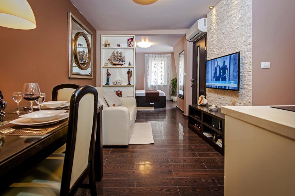 Apartments Casa Dekic ロヴィニ エクステリア 写真
