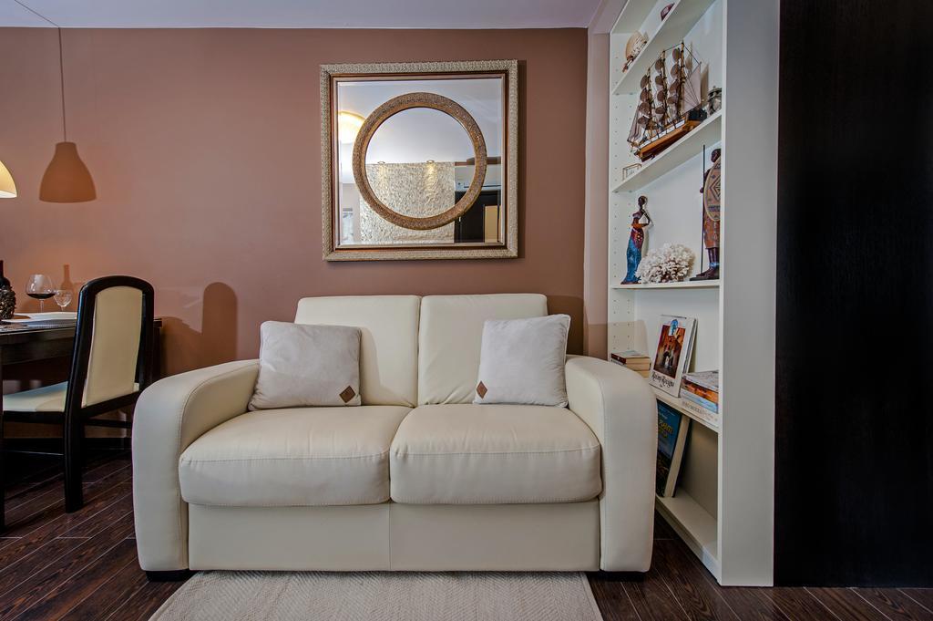 Apartments Casa Dekic ロヴィニ エクステリア 写真