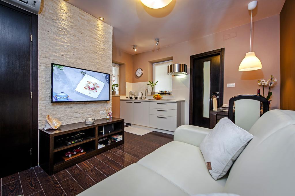 Apartments Casa Dekic ロヴィニ エクステリア 写真
