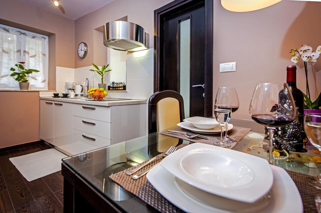 Apartments Casa Dekic ロヴィニ エクステリア 写真